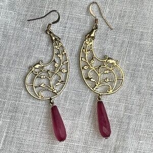 Paisley motif, filigree, dangly earrings in gold with red beads.